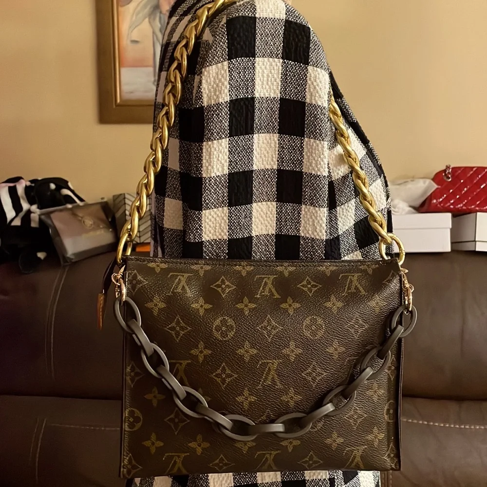 Louis Vuitton monogram toiletry 26 - Picture 6 of 17